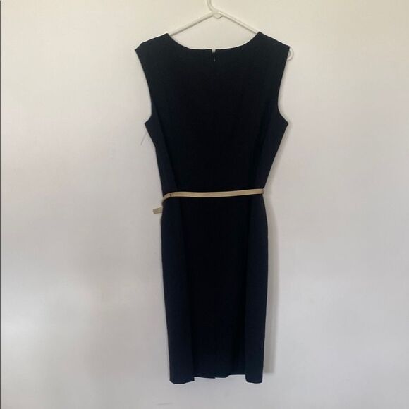 Elegant Black Dress with Gold Accent - Picture 6 of 7